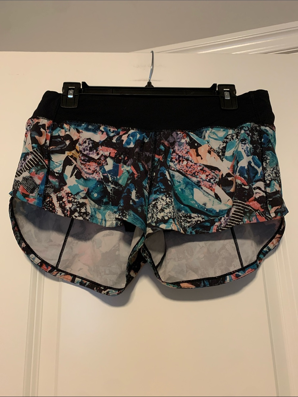 Lululemon Speed Up Shorts Sz 6, 2.5in
Good Condition